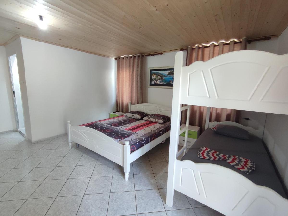 Beach Rooms Himare Exterior photo