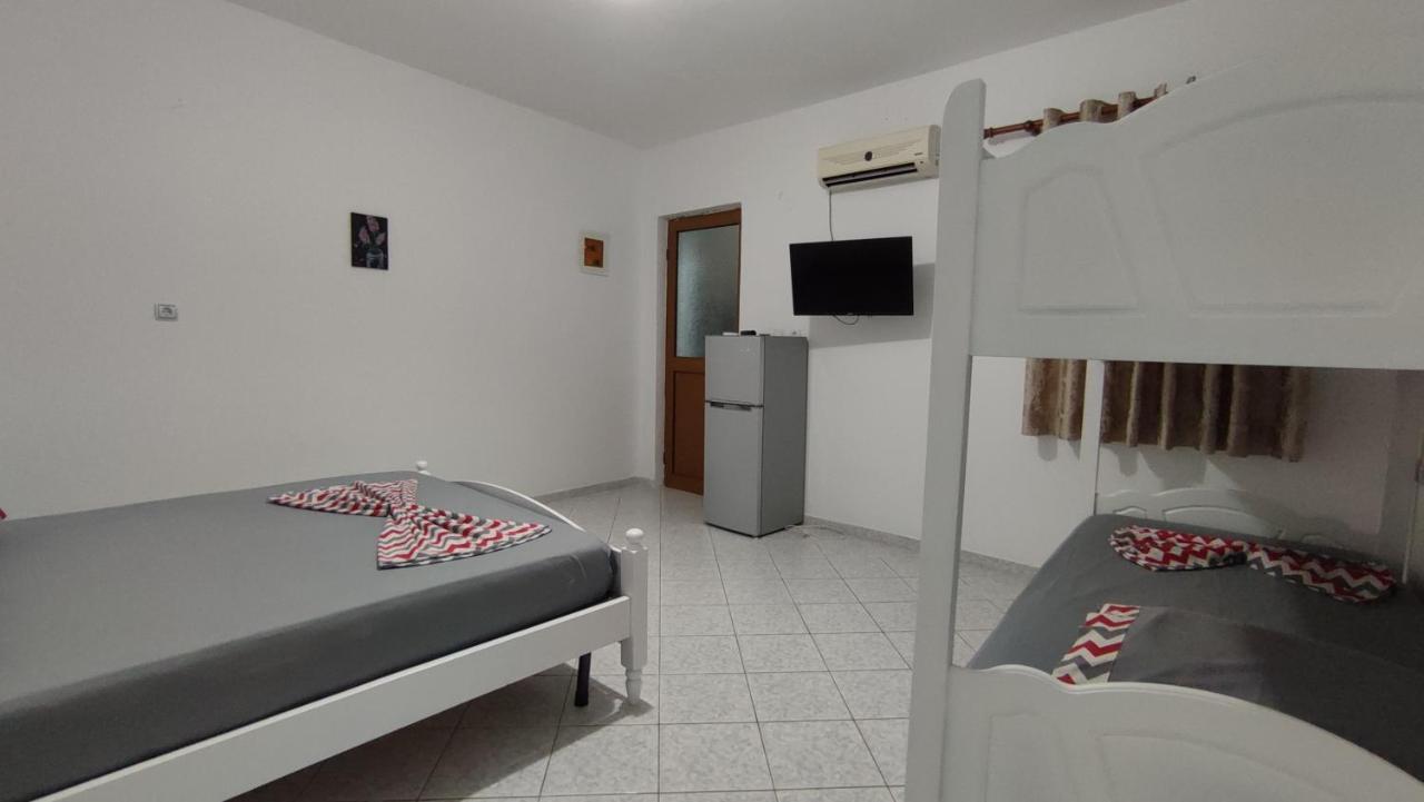 Beach Rooms Himare Exterior photo