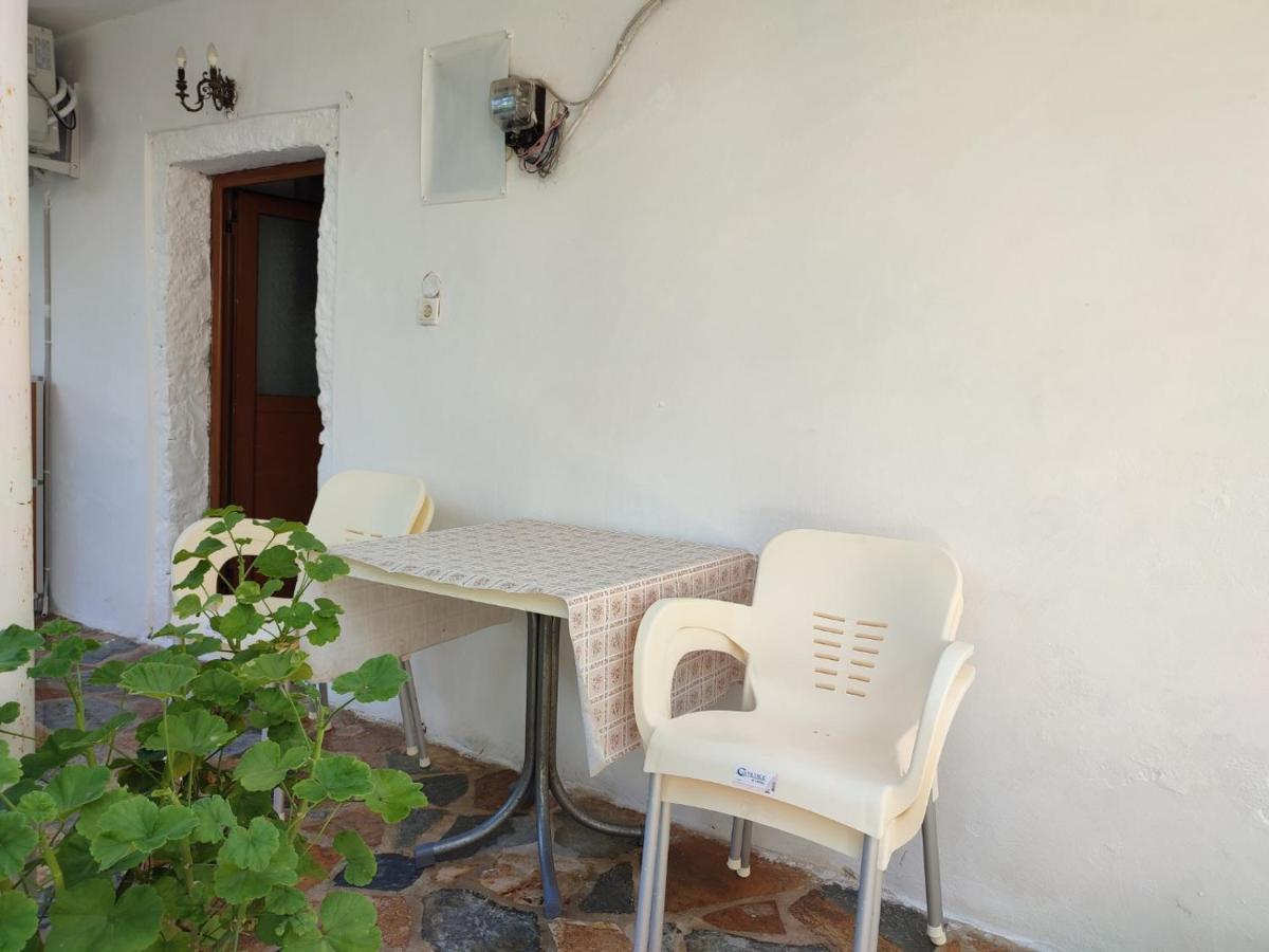 Beach Rooms Himare Exterior photo