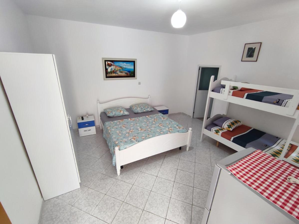 Beach Rooms Himare Exterior photo