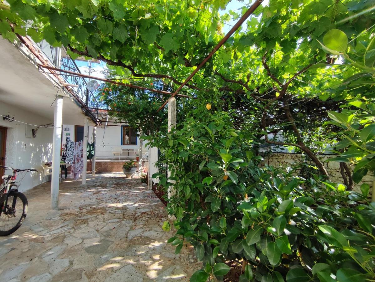 Beach Rooms Himare Exterior photo